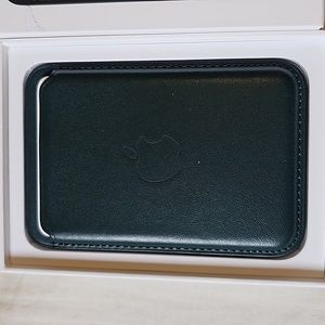 Apple magsafe leather wallet